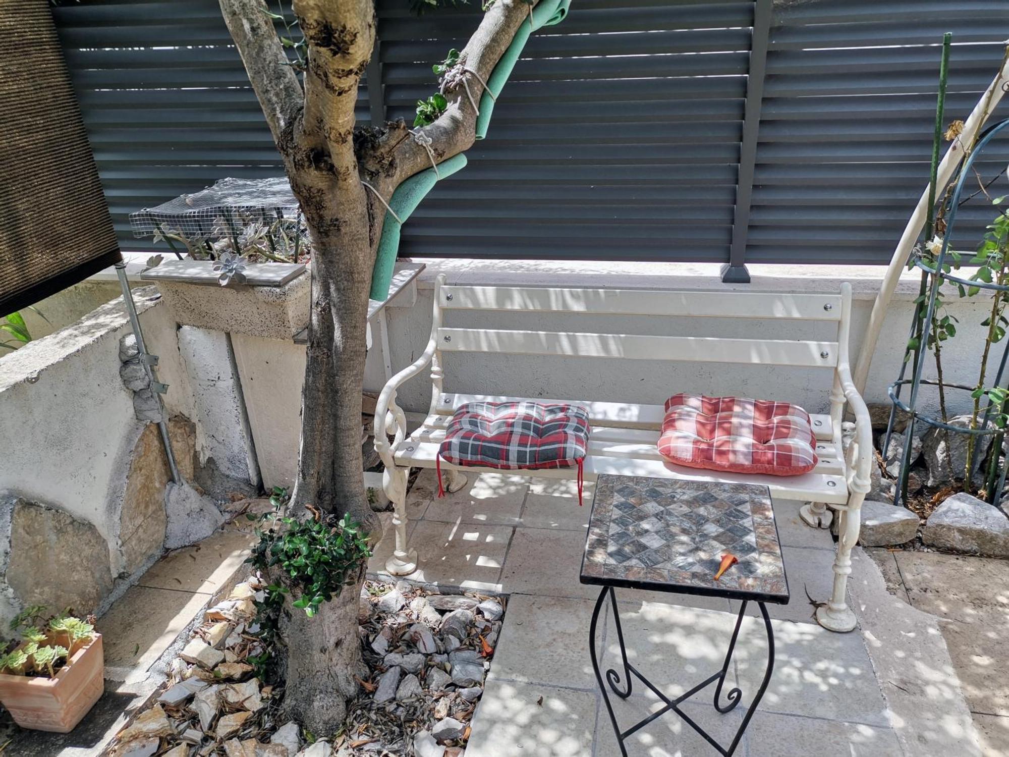 Apartment Alena + terrace + garden. Quiet center Jelsa  Exterior foto
