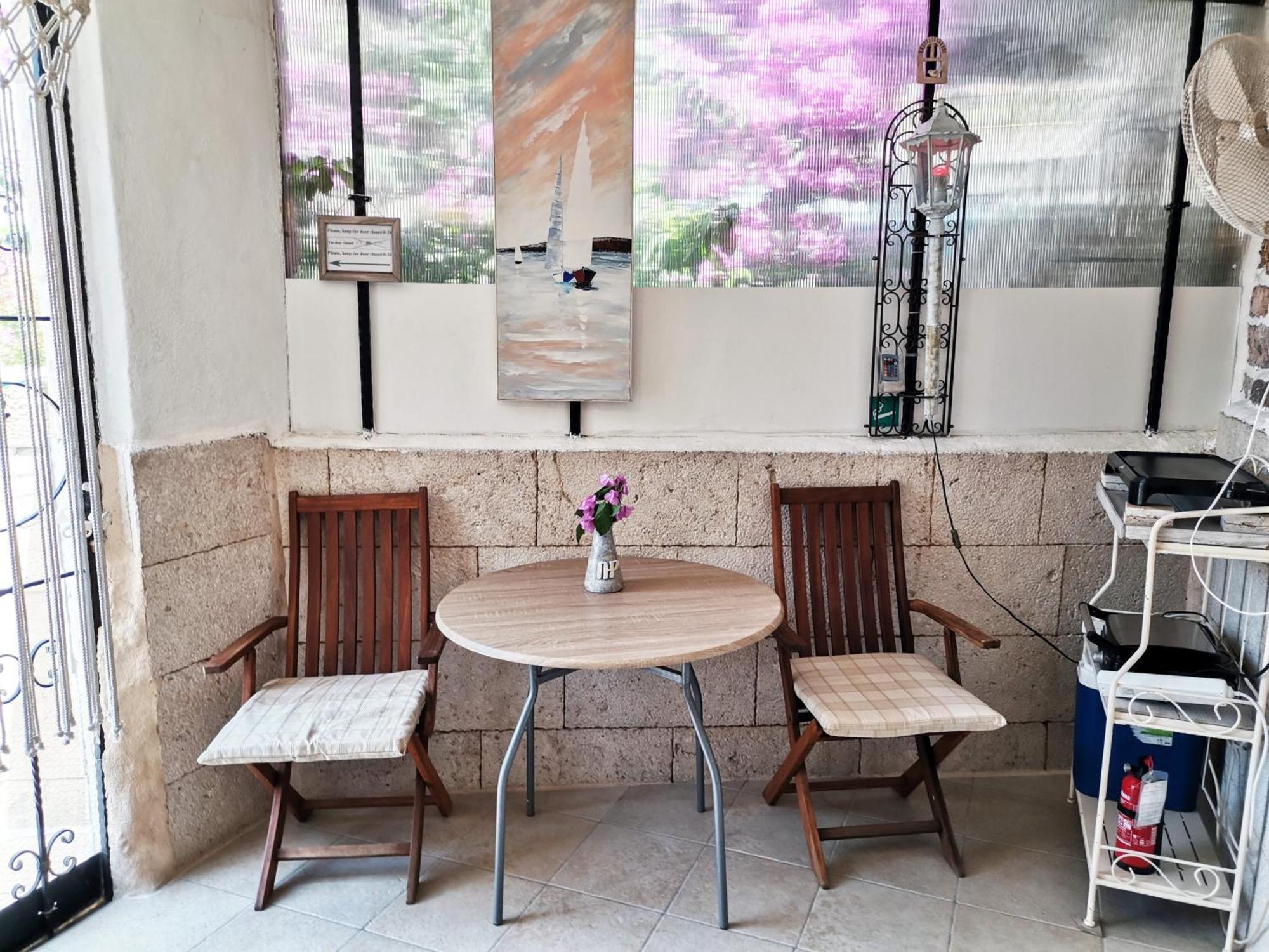 Apartment Alena + terrace + garden. Quiet center Jelsa  Exterior foto