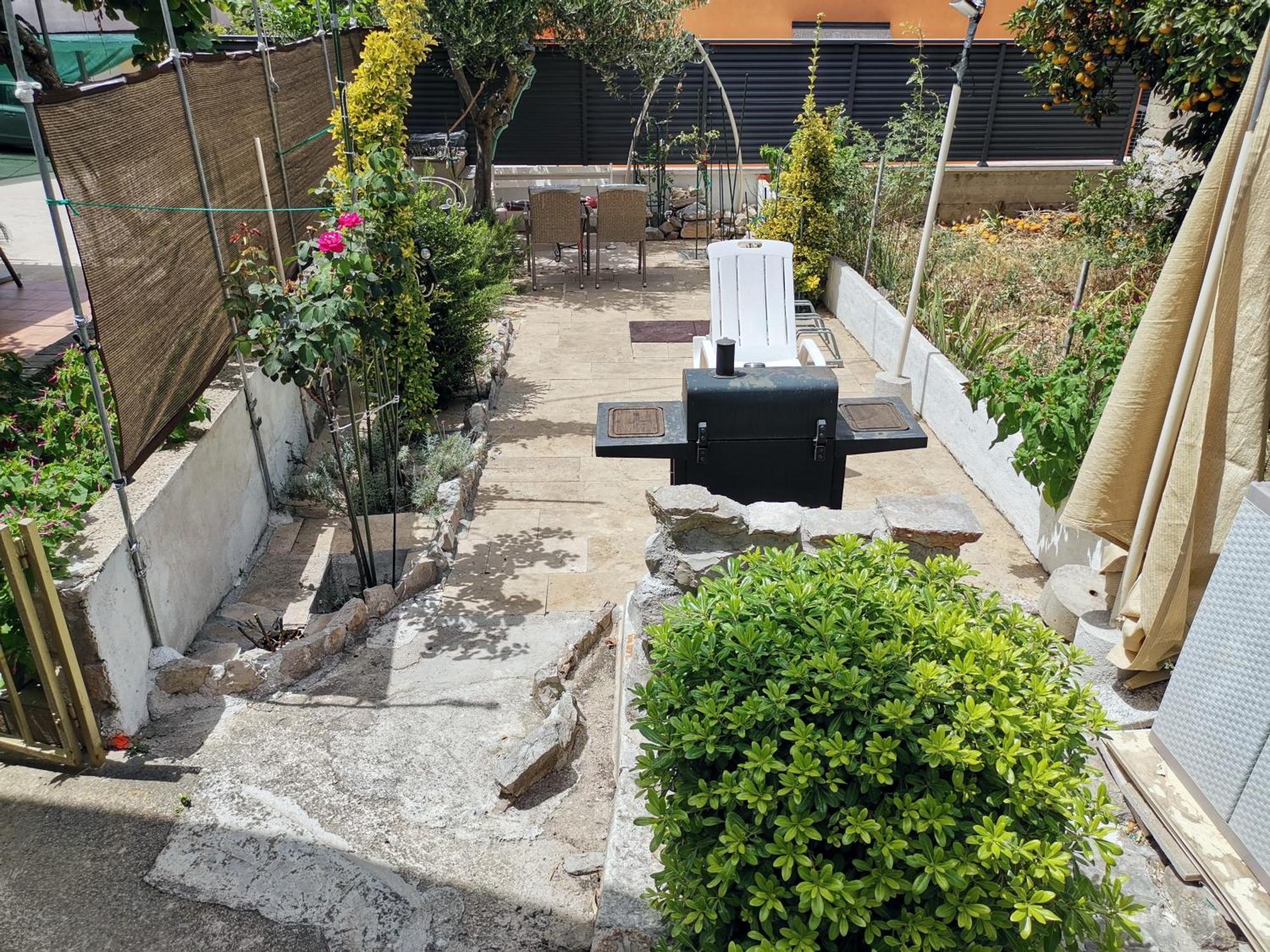 Apartment Alena + terrace + garden. Quiet center Jelsa  Exterior foto