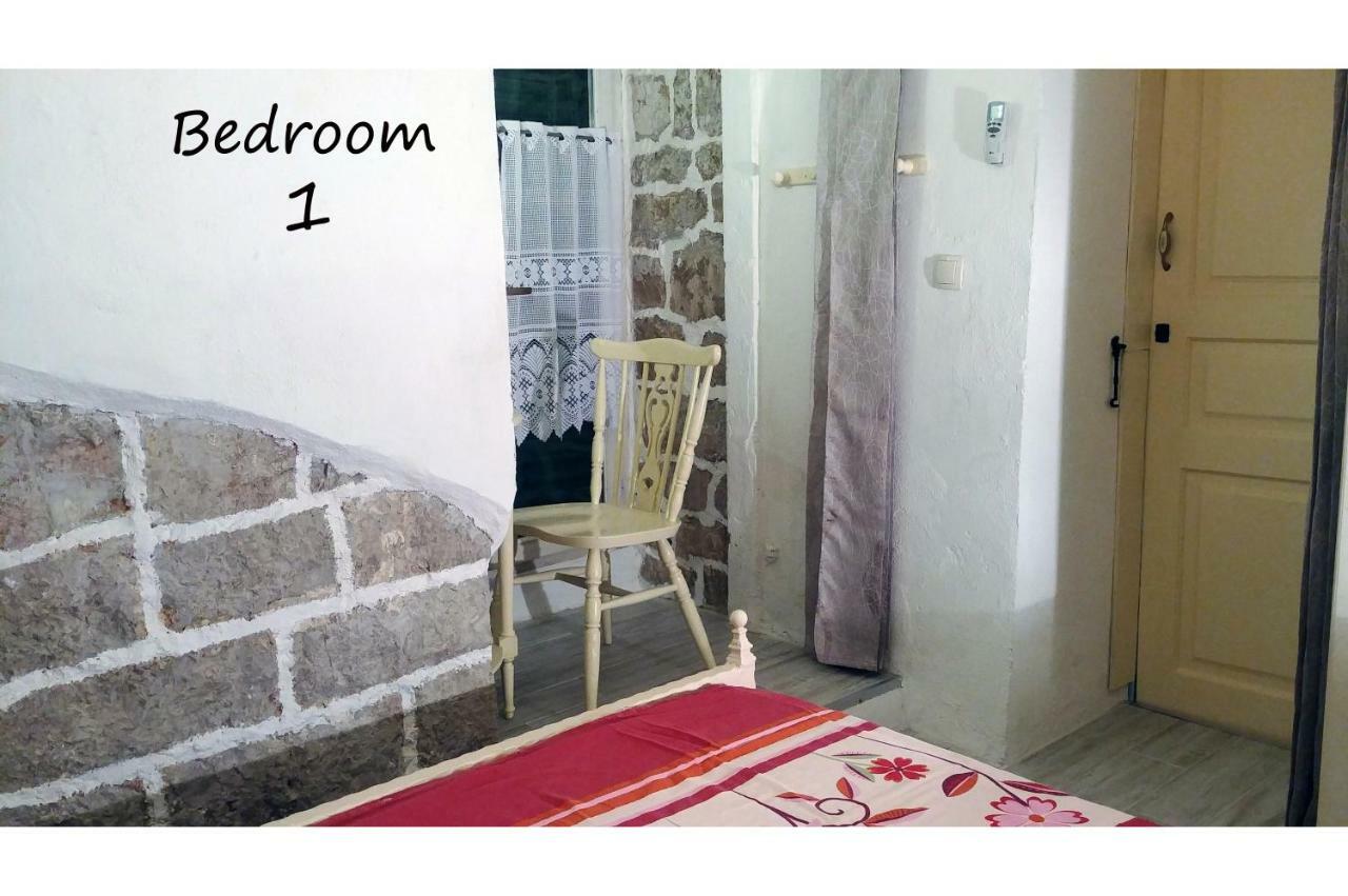 Apartment Alena + terrace + garden. Quiet center Jelsa  Exterior foto